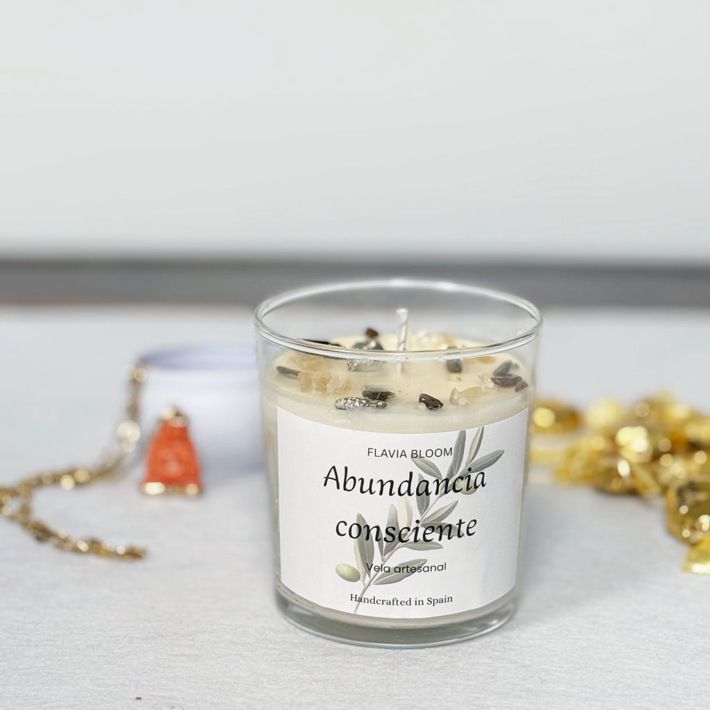 Vela de soja Abundancia Consciente color amarillo mantequilla con aroma cítrico y cálido