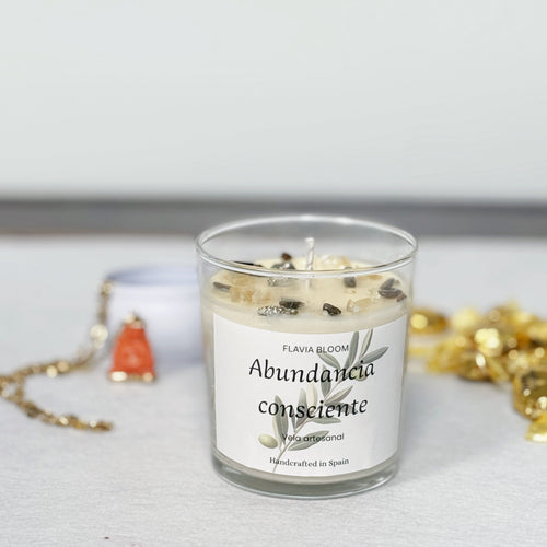 Vela de soja Abundancia Consciente color amarillo mantequilla con aroma cítrico y cálido