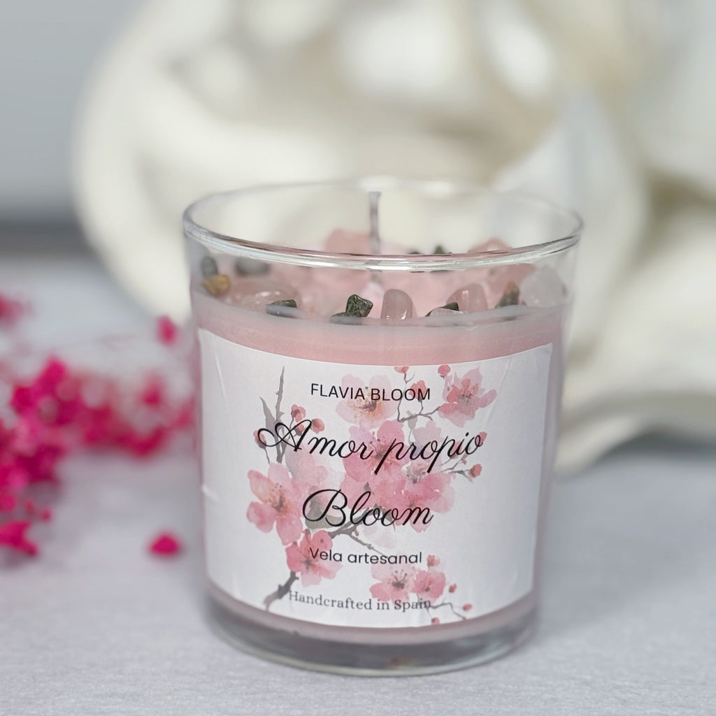 Vela aromática Amor Propio Bloom con cuarzo rosa para autocuidado y bienestar