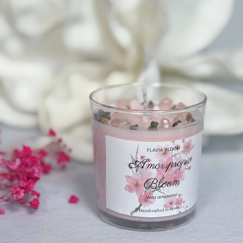 Vela decorativa Amor Propio Bloom con aroma de flor de algodón ámber y vainilla